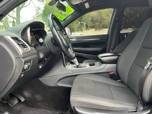 Used 2018 Jeep Grand Cherokee Laredo AWD/4WD image 13