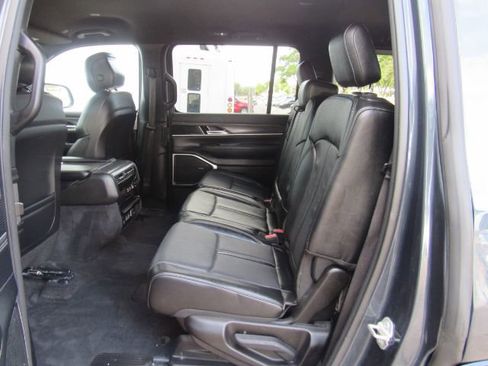 Used 2024 Jeep Wagoneer Series II w/ Flexible Seating Group RWD image 20