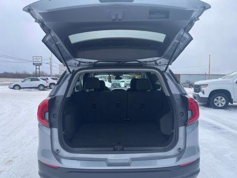 Used 2024 GMC Terrain SLE image 7