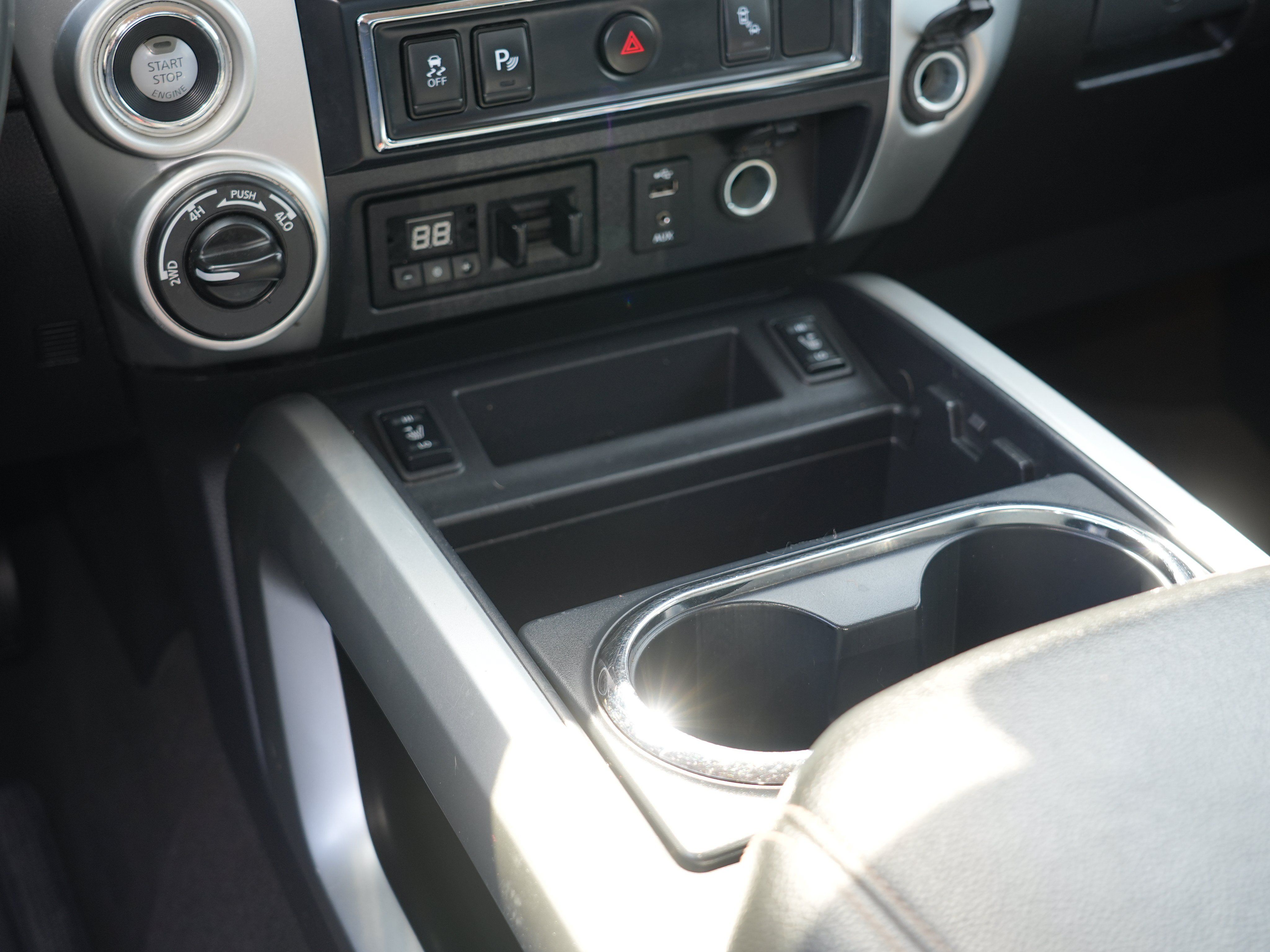 Used 2018 Nissan Titan SL w/ Texas Titan Edition AWD/4WD image 23