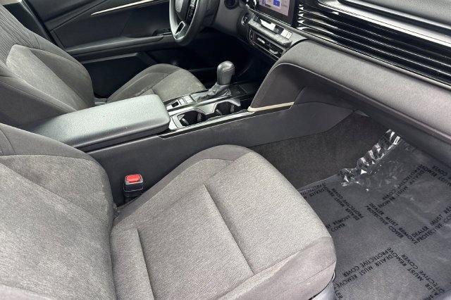 Used 2025 Toyota Camry LE FWD image 17