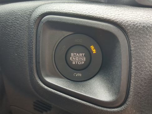 Used 2024 Jeep Gladiator Sport AWD/4WD image 24