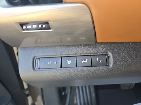 Used 2024 Nissan Pathfinder Platinum w/ Cargo Package image 13