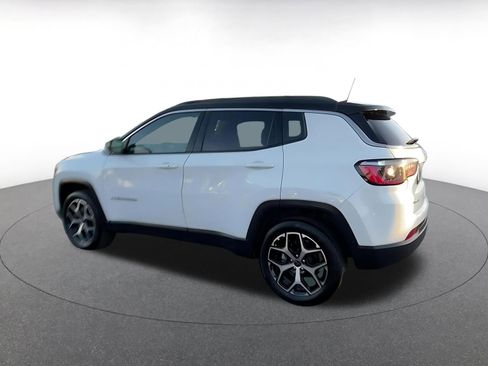 Used 2025 Jeep Compass Limited image 10