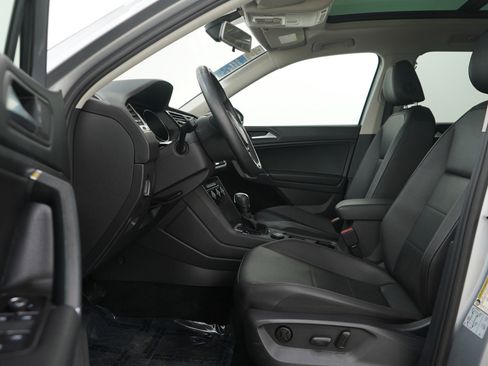 Used 2020 Volkswagen Tiguan SE image 20