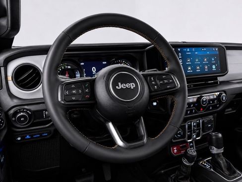 Used 2024 Jeep Wrangler Unlimited AWD/4WD image 24