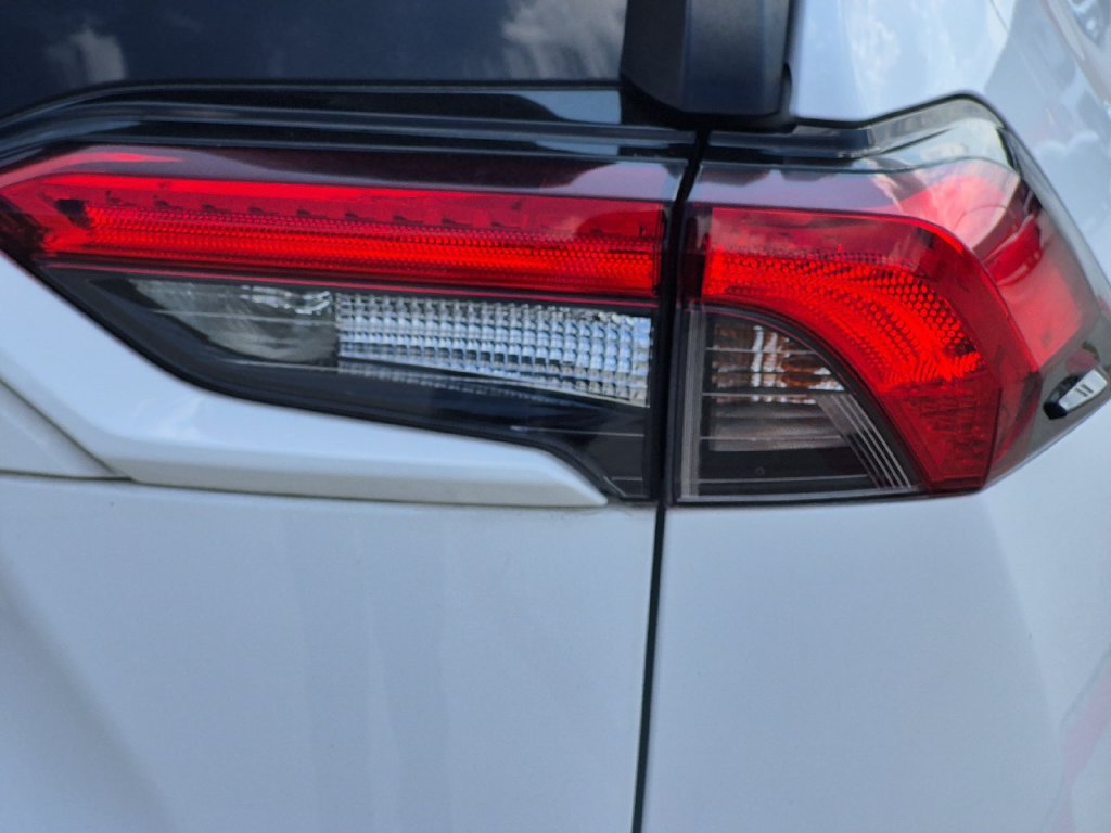 Used 2020 Toyota RAV4 XLE AWD/4WD image 28