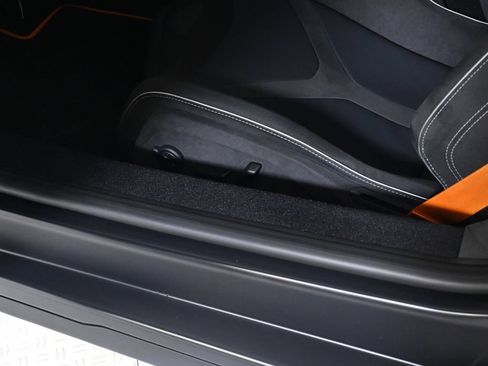 Used 2025 Lamborghini Revuelto AWD/4WD image 29