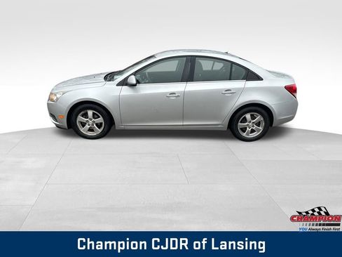 Used 2011 Chevrolet Cruze LT FWD image 2