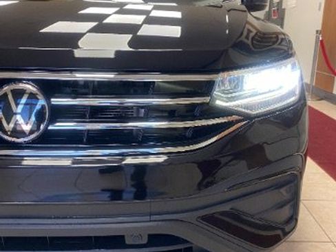Used 2024 Volkswagen Tiguan SE image 9