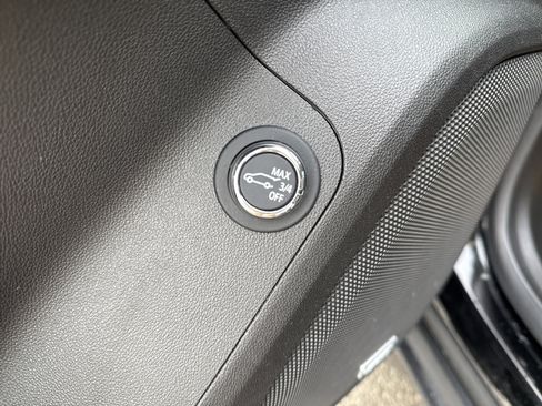 Used 2023 GMC Acadia Denali w/ Black Diamond Edition image 19