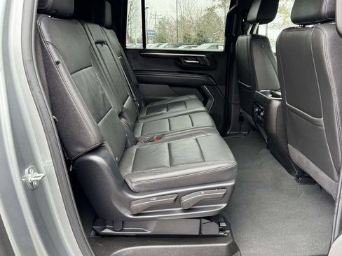 Used 2025 Chevrolet Suburban Z71 AWD/4WD image 15
