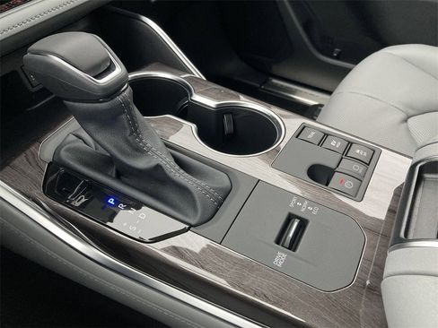 New 2026 Toyota Highlander Platinum image 19