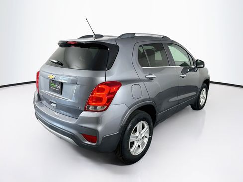 Used 2020 Chevrolet Trax LT w/ LT Convenience Package AWD/4WD image 9