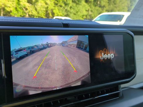 Used 2024 Jeep Wrangler Sahara image 21