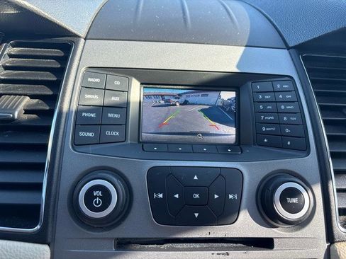 Used 2016 Ford Taurus SE FWD image 18