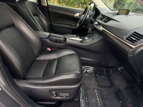 Used 2015 Lexus CT 200h w/ Navigation Package FWD image 24