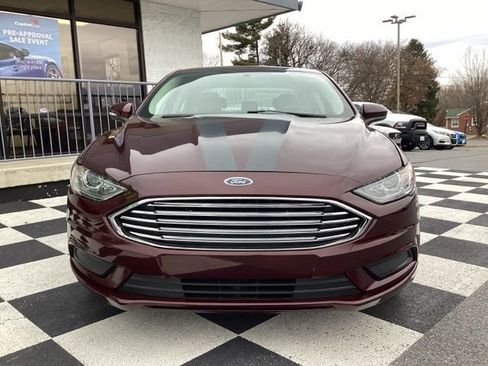 Used 2017 Ford Fusion SE w/ Fusion SE Technology Package image 2