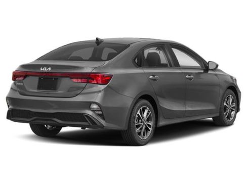 Certified 2022 Kia Forte LXS image 5
