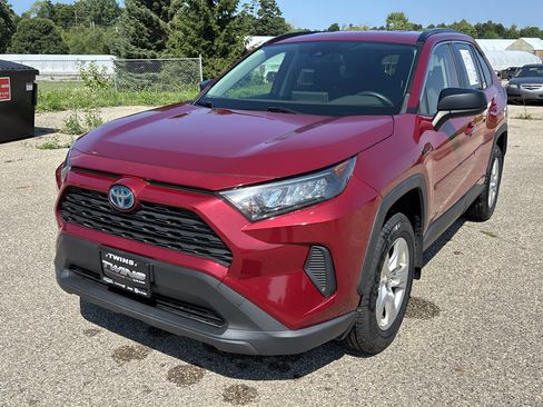 Used 2021 Toyota RAV4 LE AWD/4WD image 9