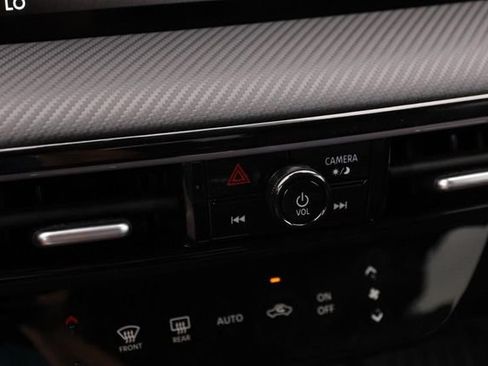 Certified 2025 Nissan Kicks SR FWD image 17