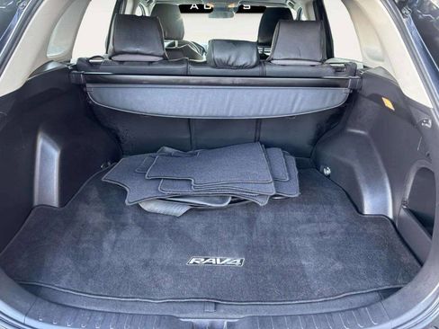 Used 2020 Toyota RAV4 XLE w/ Convenience Package AWD/4WD image 6