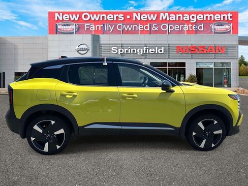 Used 2025 Nissan Kicks SR AWD/4WD image 4