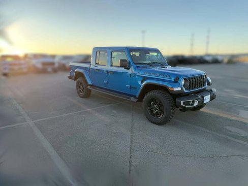 New 2025 Jeep Gladiator Sport image 16