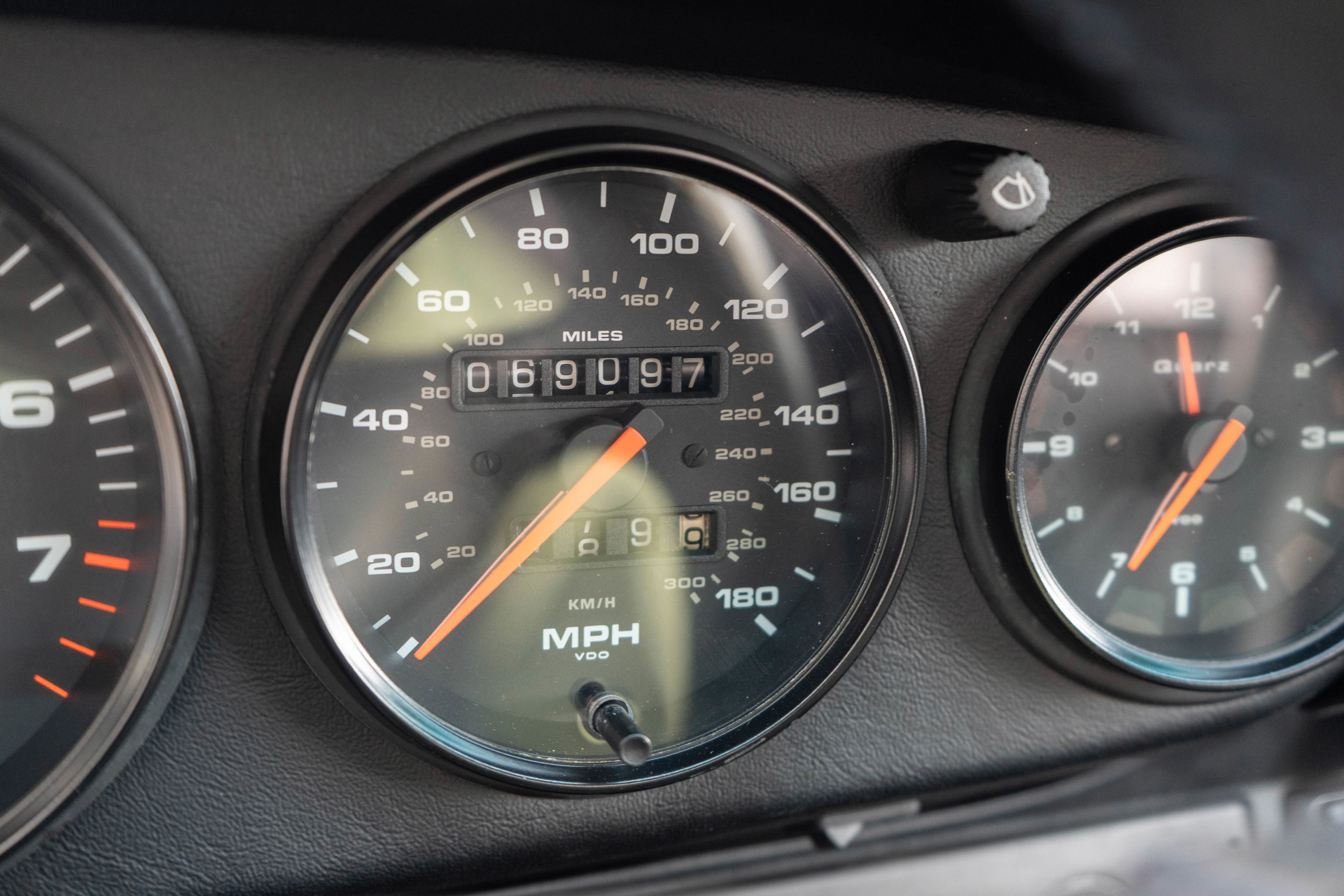 Used 1992 Porsche 911 Carrera RWD image 14