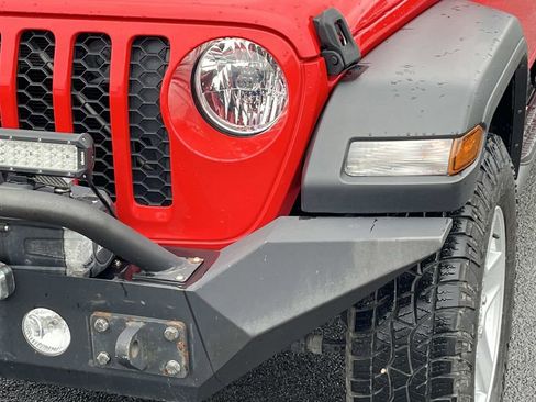 Used 2020 Jeep Gladiator Sport w/ Quick Order Package 23S image 11