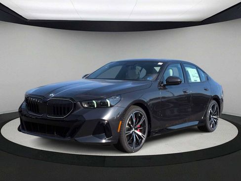 New 2026 BMW 530i xDrive w/ M Sport Package AWD/4WD image 4