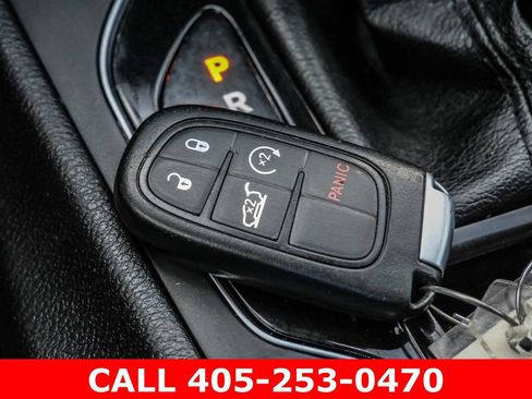 Used 2020 Jeep Cherokee Limited FWD image 37