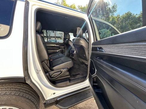 Used 2024 Jeep Wagoneer Series II w/ Flexible Seating Group AWD/4WD image 34