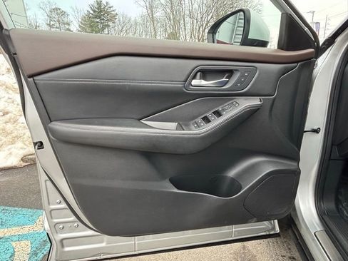 Used 2023 Nissan Rogue SL image 9