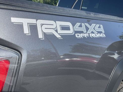 Used 2022 Toyota Tacoma TRD Off-Road AWD/4WD image 7