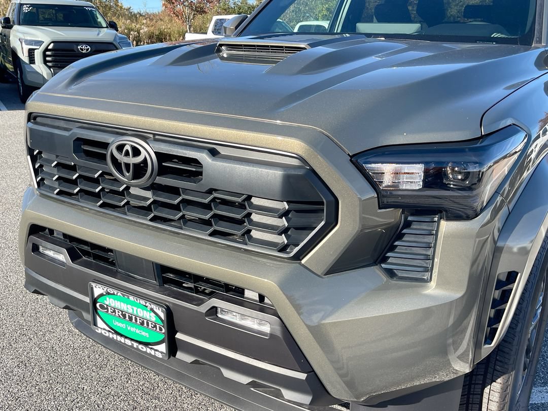 Used 2025 Toyota Tacoma TRD Sport AWD/4WD image 19