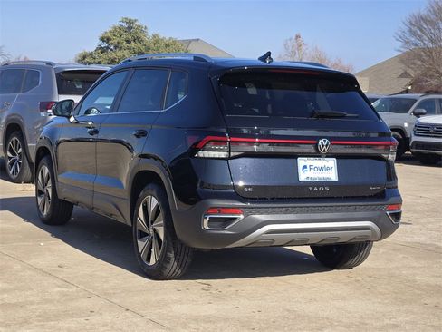 New 2026 Volkswagen Taos SE image 3
