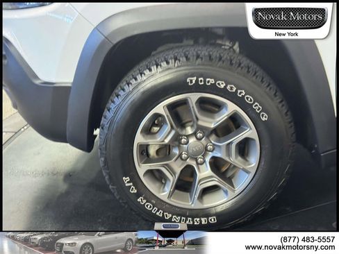 Used 2022 Jeep Cherokee Trailhawk image 7