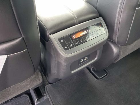 Used 2025 Nissan Pathfinder SL w/ SL Premium Package AWD/4WD image 11