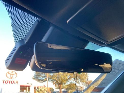 Used 2024 Toyota Highlander XSE image 28