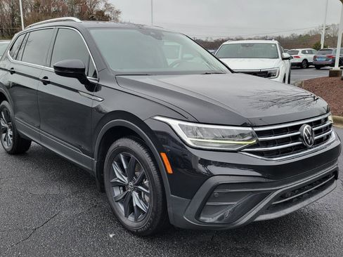 Used 2022 Volkswagen Tiguan SE w/ Panoramic Sunroof Package image 7