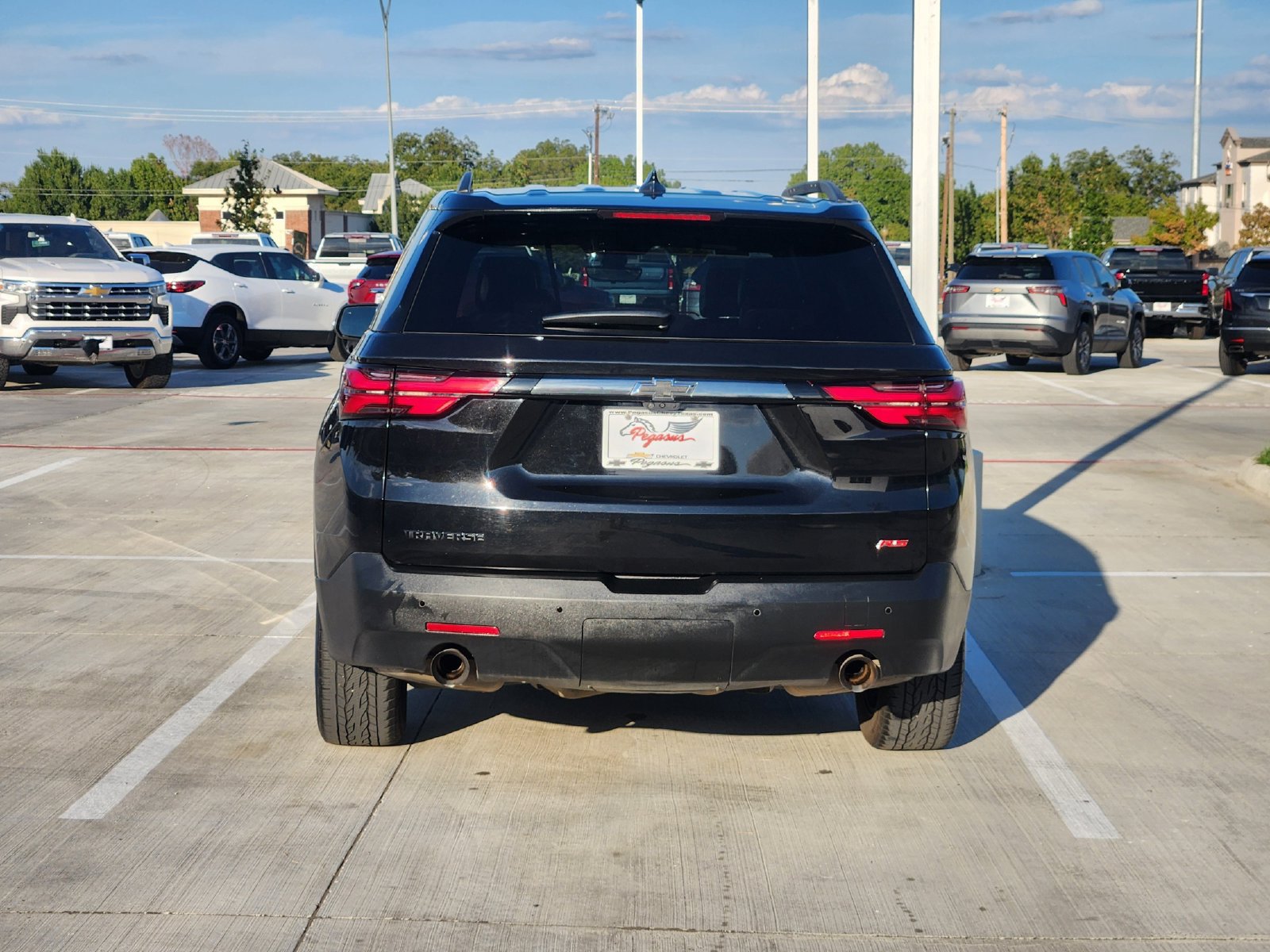 Used 2023 Chevrolet Traverse RS FWD image 8