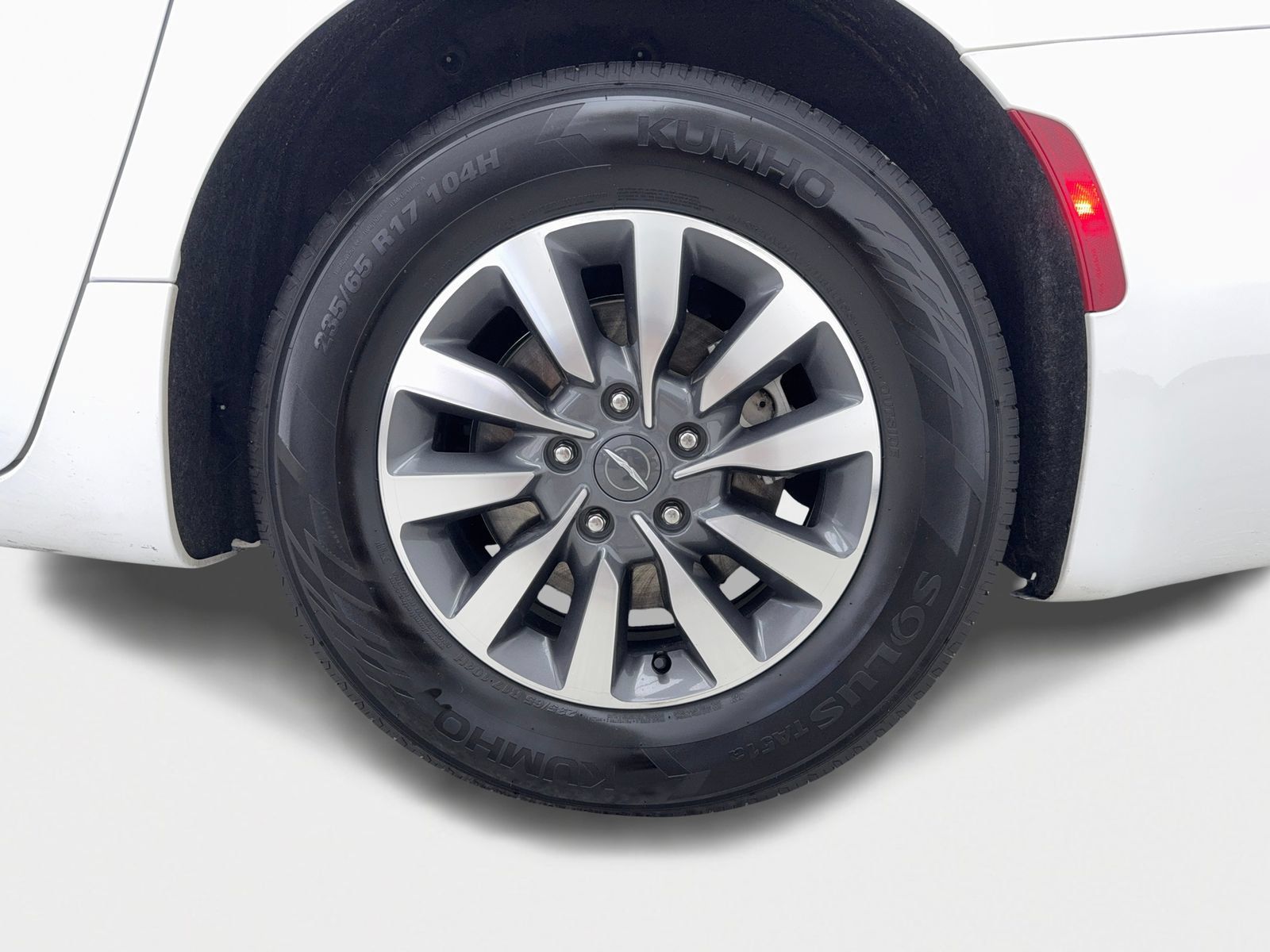 Used 2024 Chrysler Pacifica Limited FWD image 48