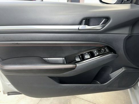 Used 2023 Nissan Altima 2.5 SR image 3