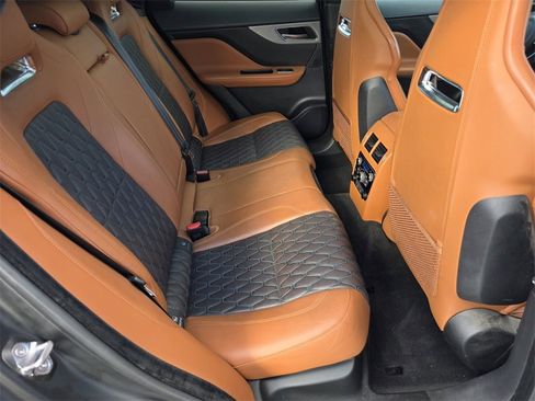 Used 2020 Jaguar F-PACE SVR image 29