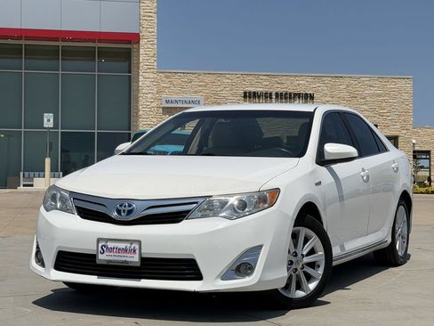 Used 2012 Toyota Camry XLE w/ Convenience Pkg FWD image 2