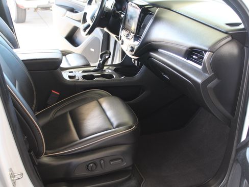 Used 2022 Chevrolet Traverse Premier AWD/4WD image 16