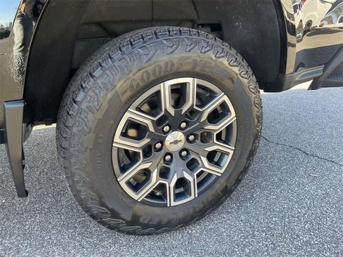 Used 2023 Chevrolet Colorado Z71 w/ Z71 Convenience Package 2 image 10