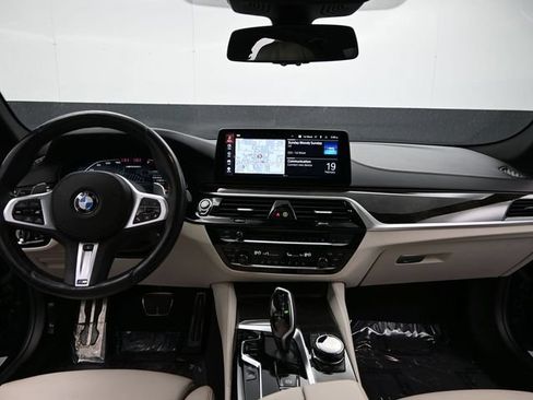 Used 2023 BMW M550i xDrive w/ Dynamic Handling Package AWD/4WD image 15
