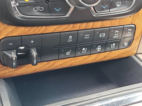 Used 2018 RAM 2500 Longhorn AWD/4WD image 31